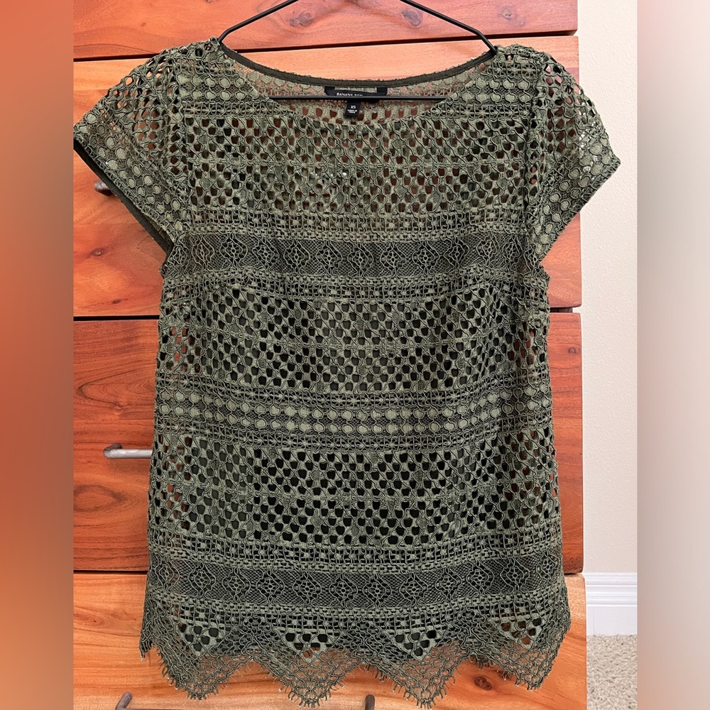 Banana Republic green crochet blouse size XS